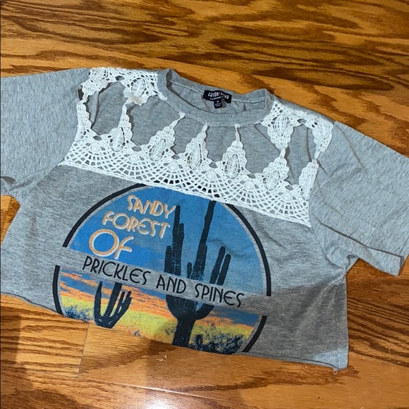 Cropped Graphic T-Shirt - Picture 3 of 4